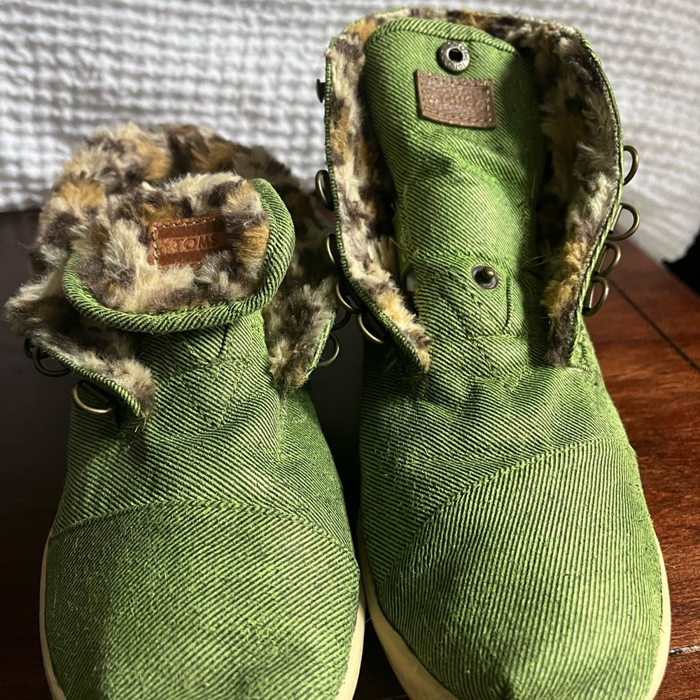 Toms Shoes